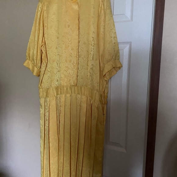 Dress good tailor made. Cleaned made by a dress maker - Picture 1 of 5